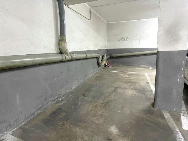 Garaje en venta en calle D'alcolea, Barcelona, de 10 m² por 17.000
