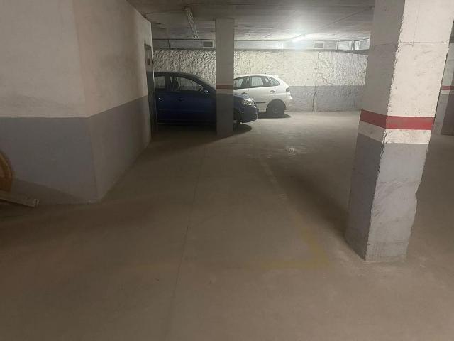 Garaje en venta en calle D'alcanyís, Rubí, de 10 m² por 9.900