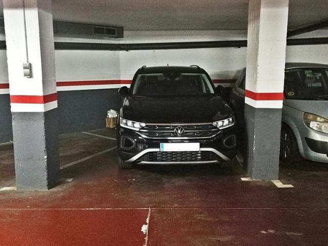 Garaje en venta en calle D'alí Bei, Barcelona, de 9 m² por 18.000