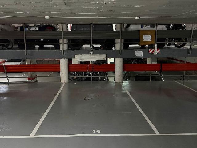 Garaje en venta en calle D'amílcar, Barcelona, de 11 m² por 25.000