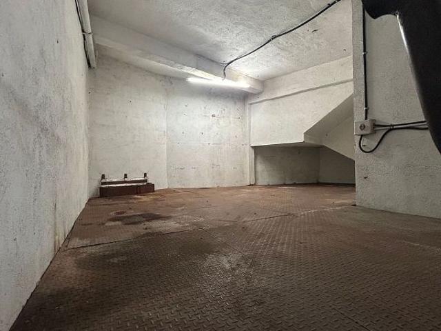 Garaje en venta en calle D'àngel Guimerà, Badalona, de 150 m² por 125.000