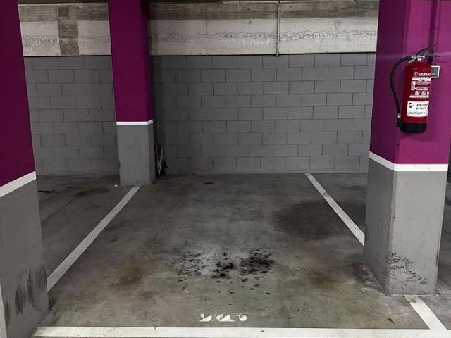Garaje en venta en calle D'àngel Guimerà, Hospitalet de Llobregat, L´, de 14 m² por 17.500