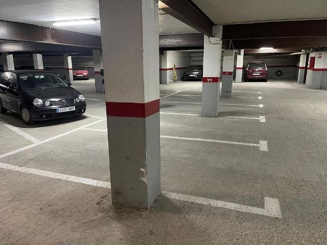 Garaje en venta en calle D'anselm Clavé, Mollerussa, de 12 m² por 8.500