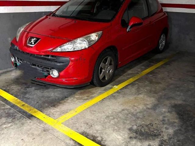 Garaje en venta en calle D'antoni Rubió i Lluch, Sant Boi de Llobregat, de 12 m² por 16.000