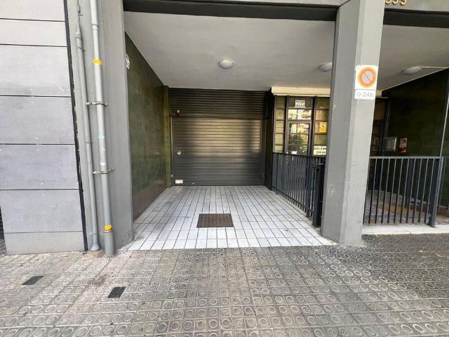 Garaje en venta en calle D'aragó, Barcelona, de 18 m² por 20.000