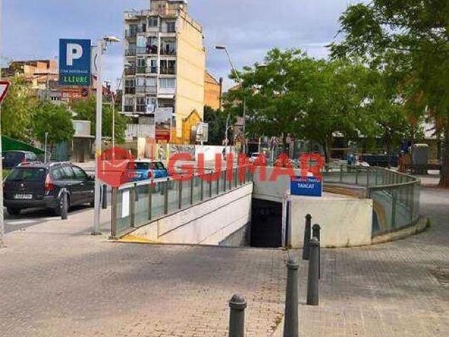 Garaje en venta en calle D'armenteres, Sant Feliu de Llobregat, de 26 m² por 9.900
