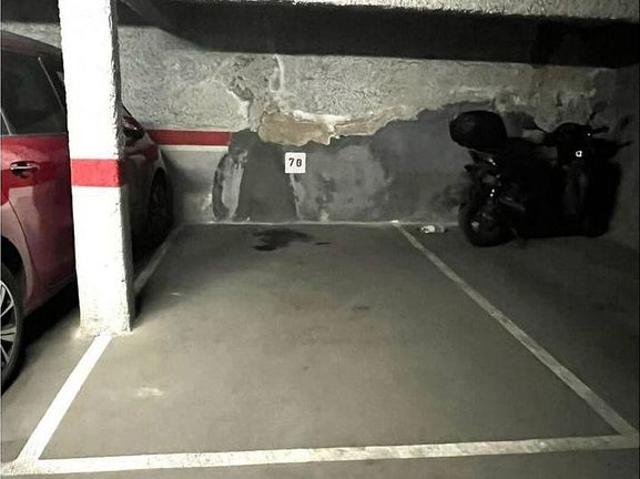 Garaje en venta en calle D'arnús, Badalona, de 10 m² por 16.000