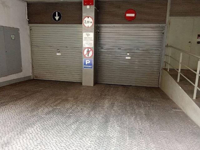 Garaje en venta en calle De Calàbria, Barcelona, de 10 m² por 33.000