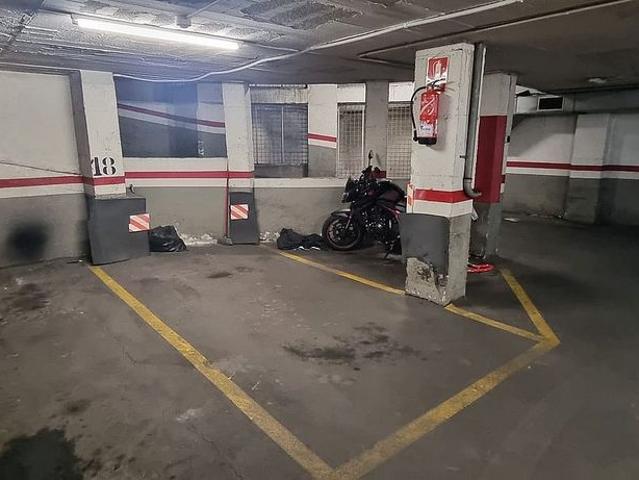 Garaje en venta en calle De Calderón de la Barca, Badalona, por 15.000