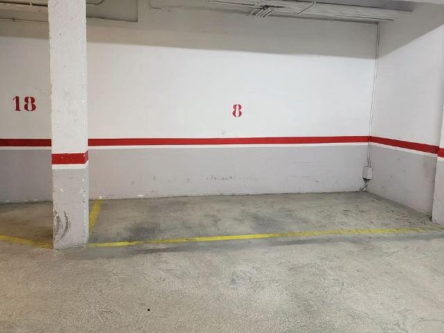 Garaje en venta en calle De Camil Oliveras, Barcelona, de 12 m² por 22.000