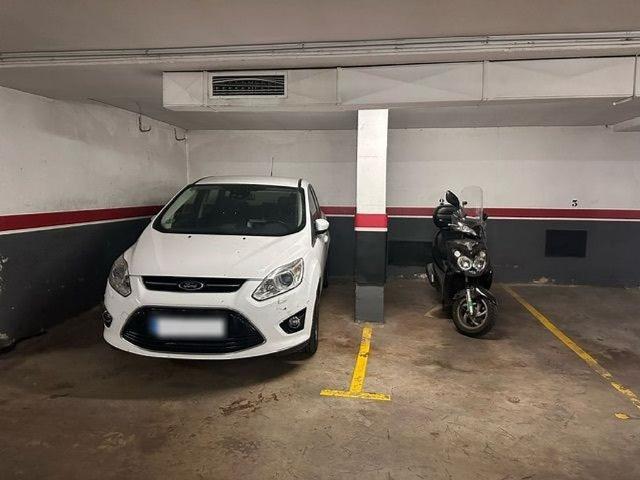 Garaje en venta en calle De Can Pujolet, Barcelona, de 20 m² por 20.000