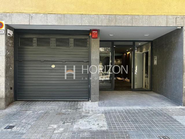 Garaje en venta en calle De Casanova, Barcelona, de 9 m² por 24.800