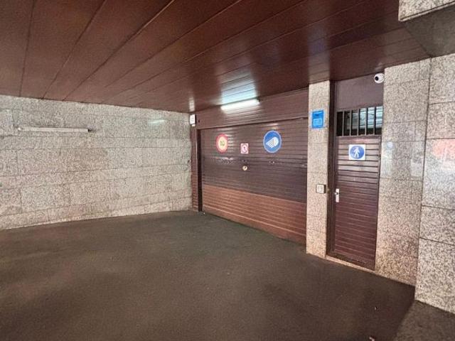 Garaje en venta en calle De Casp, Barcelona, de 12 m² por 23.000