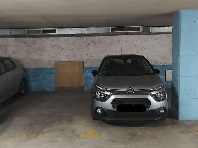 Garaje en venta en calle De Borrell, Sant Cugat del Vallès, de 12 m² por 12.600