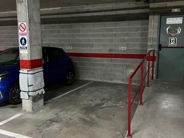Garaje en venta en calle De Bac de Roda, Barcelona, de 13 m² por 23.000