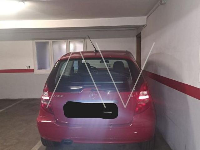 Garaje en venta en calle De Ballester, Barcelona, de 8 m² por 19.000