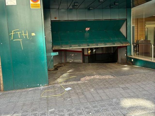 Garaje en venta en calle De Balmes, Barcelona, de 10 m² por 37.500