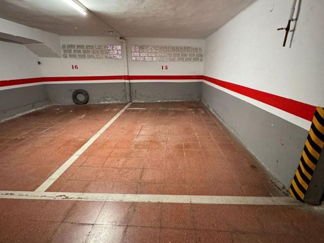 Garaje en venta en calle De Bellavista, Badalona, de 10 m² por 16.500