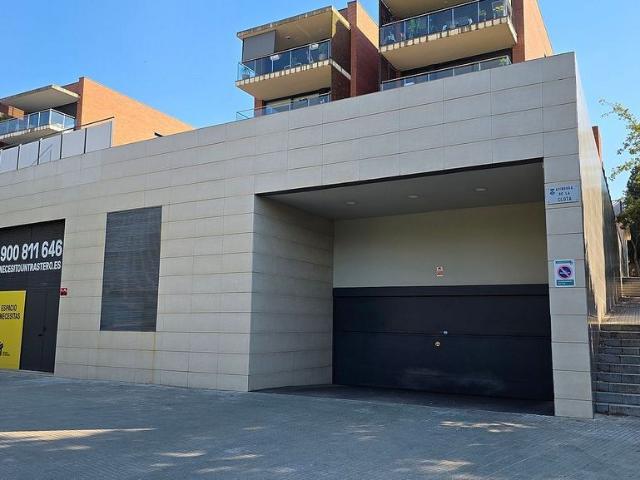 Garaje en venta en calle De Benet Cortada, Sant Cugat del Vallès, de 10 m² por 7.600