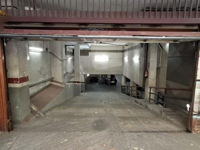 Garaje en venta en calle De Berlín, Barcelona, de 8 m² por 18.000