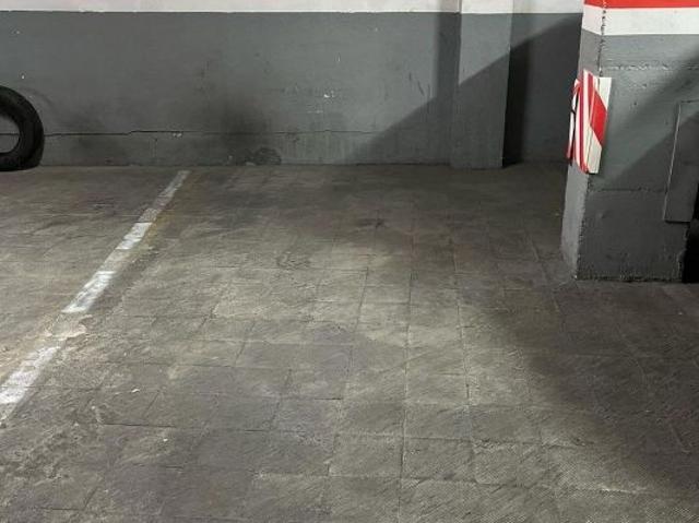 Garaje en venta en calle De Guifré, Badalona, de 12 m² por 16.000