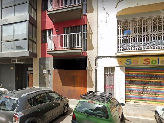 Garaje en venta en calle De Guifré, Badalona, de 35 m² por 10.000