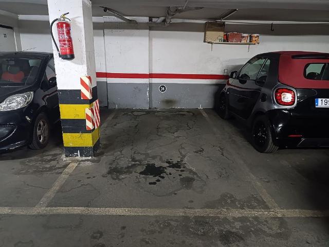 Garaje en venta en calle De Folgueroles, Barcelona, de 9 m² por 19.500