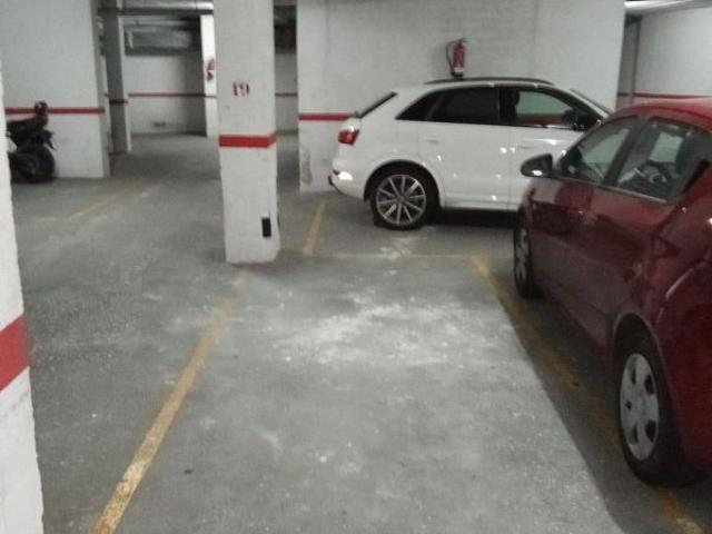 Garaje en venta en calle De Felip II, Barcelona, de 10 m² por 16.000