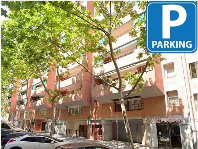 Garaje en venta en calle De Fluvià, Barcelona, de 10 m² por 26.500