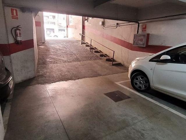 Garaje en venta en calle De Florència, Santa Coloma de Gramanet, de 10 m² por 7.500