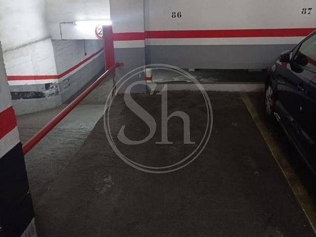 Garaje en venta en calle De Francesc de Bolòs, Barcelona, de 8 m² por 8.000