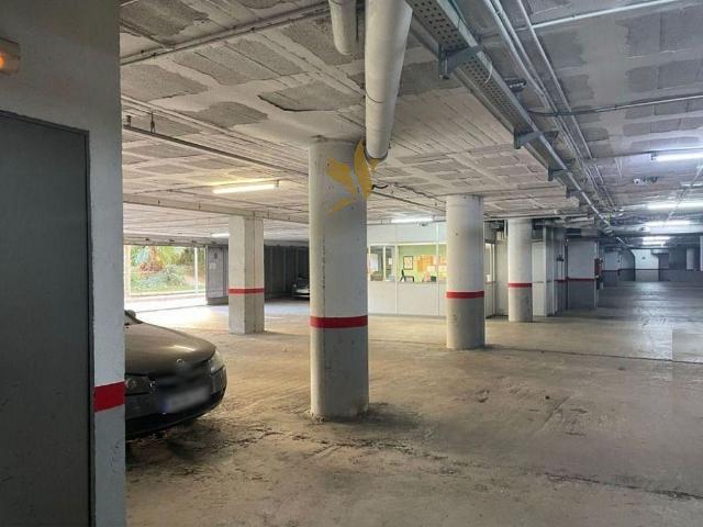 Garaje en venta en calle De Frederic Mompou, Barcelona, de 1.992 m² por 19.900