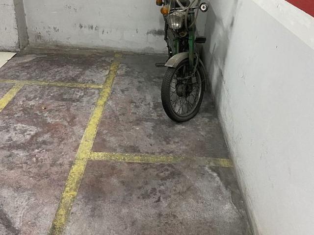 Garaje en venta en calle De Joan Güell, Barcelona, de 2 m² por 4.000