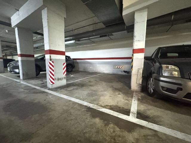 Garaje en venta en calle De Joan Masó I Valentí, Girona, de 16 m² por 13.500