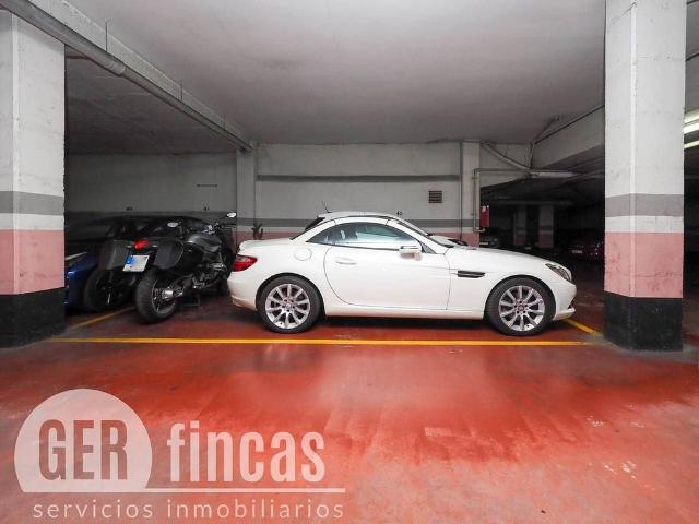 Garaje en venta en calle De Joaquín Costa, Terrassa, de 20 m² por 23.900