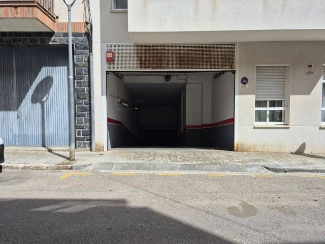 Garaje en venta en calle De Josep Mestres, Cubelles, de 9 m² por 8.500
