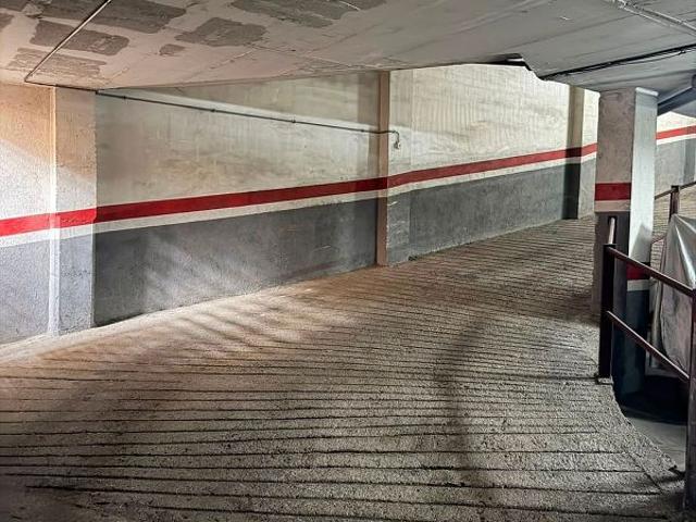 Garaje en venta en calle De L'onze de Setembre, Badalona, de 12 m² por 11.500