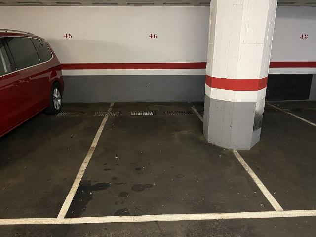 Garaje en venta en calle De la Constitució, Barcelona, de 8 m² por 6.100