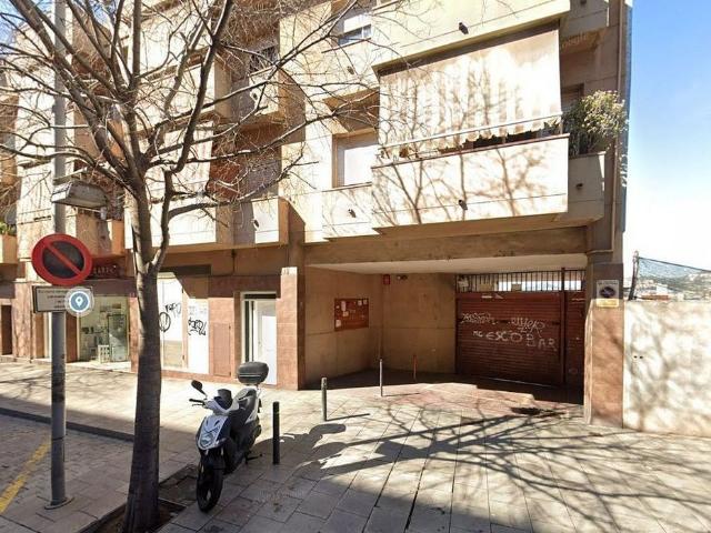 Garaje en venta en calle De la Circumvallació, Santa Coloma de Gramanet, de 12 m² por 12.500