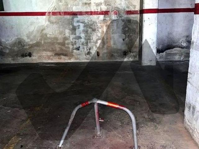 Garaje en venta en calle De la Circumvallació, Santa Coloma de Gramanet, de 8 m² por 8.000