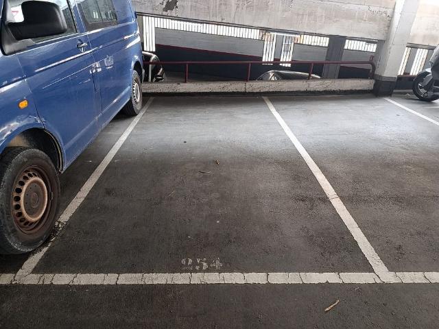 Garaje en venta en calle De la Gleva, Barcelona, de 9 m² por 20.000