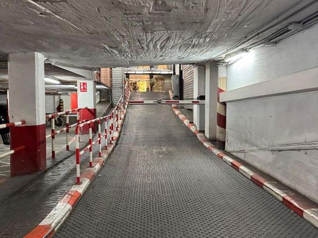 Garaje en venta en calle De la Diputació, Barcelona, de 10 m² por 23.000