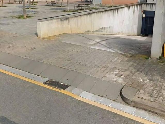 Garaje en venta en calle De la Farigola, Vilablareix, de 12 m² por 10.900