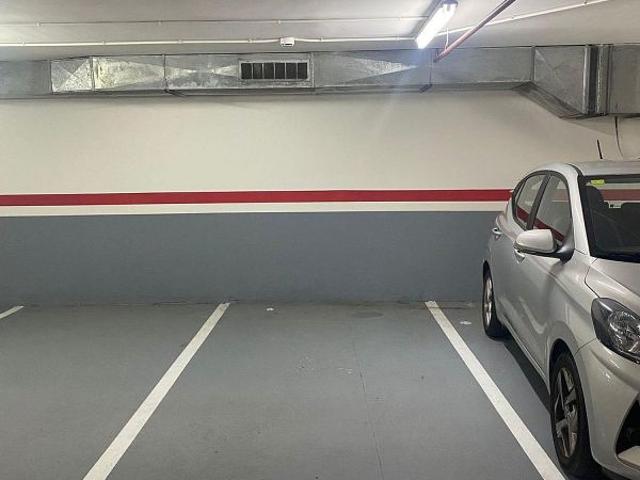 Garaje en venta en calle De la Indústria, Barcelona, de 22 m² por 14.000