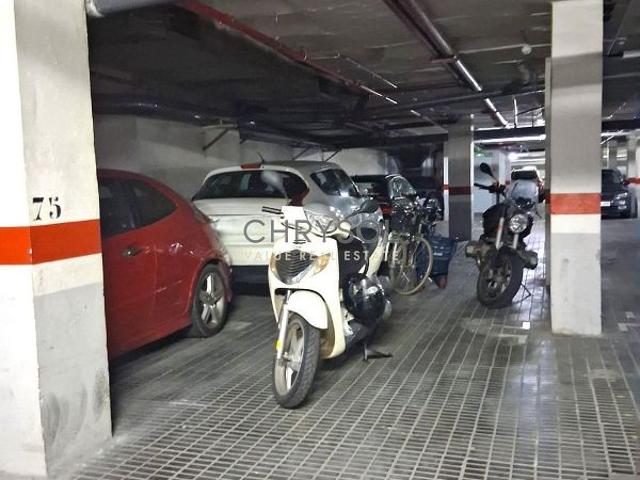 Garaje en venta en calle De la Indústria, Barcelona, de 25 m² por 39.000