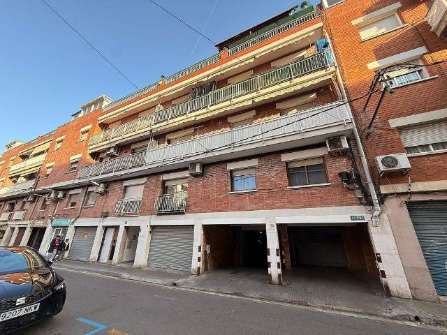 Garaje en venta en calle De la Mare de Déu de Montserrat, Viladecans, de 19 m² por 16.999