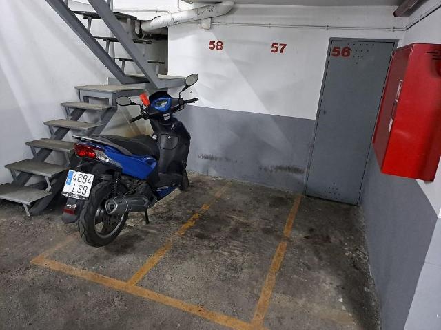 Garaje en venta en calle De la Mare de Déu de Montserrat, Viladecans, de 4 m² por 4.200