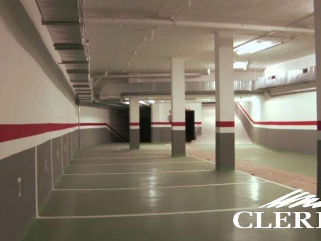 Garaje en venta en calle De la Mare de Déu de Port, Barcelona, de 9 m² por 17.000