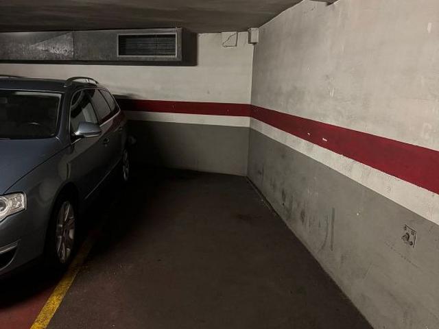 Garaje en venta en calle De la Muntanya, Barcelona, por 12.500