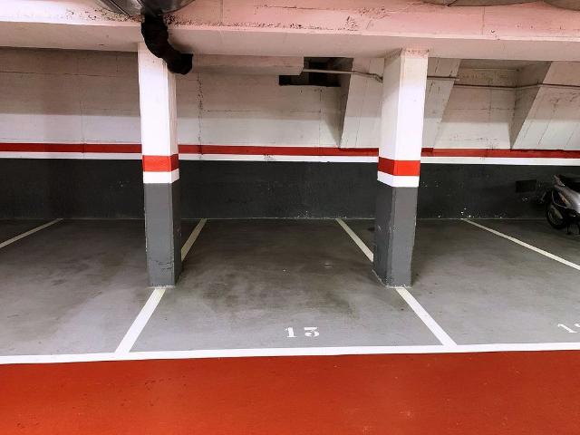 Garaje en venta en calle De L'equador, Barcelona, de 10 m² por 18.500